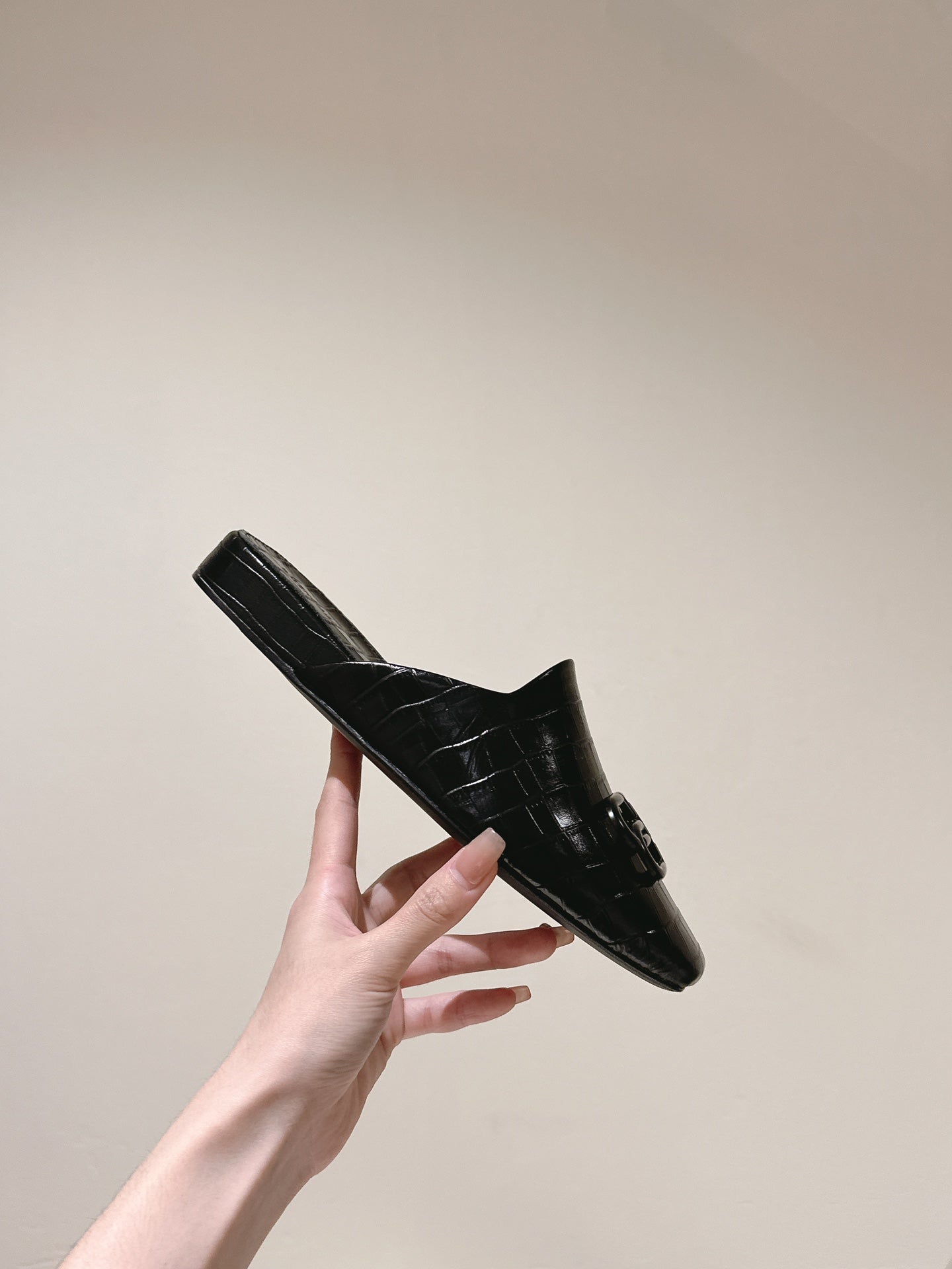 Balanciaga FLAT MULES IN BLACK CROCODILE EMBOSSED GLOSSY CALFSKIN