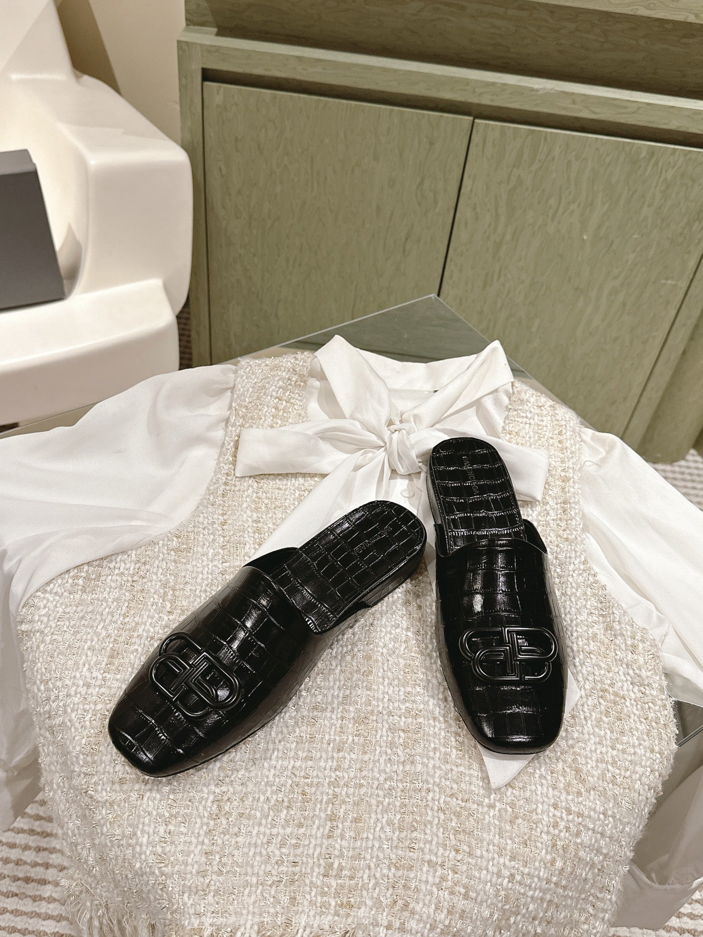 Balanciaga FLAT MULES IN BLACK CROCODILE EMBOSSED GLOSSY CALFSKIN
