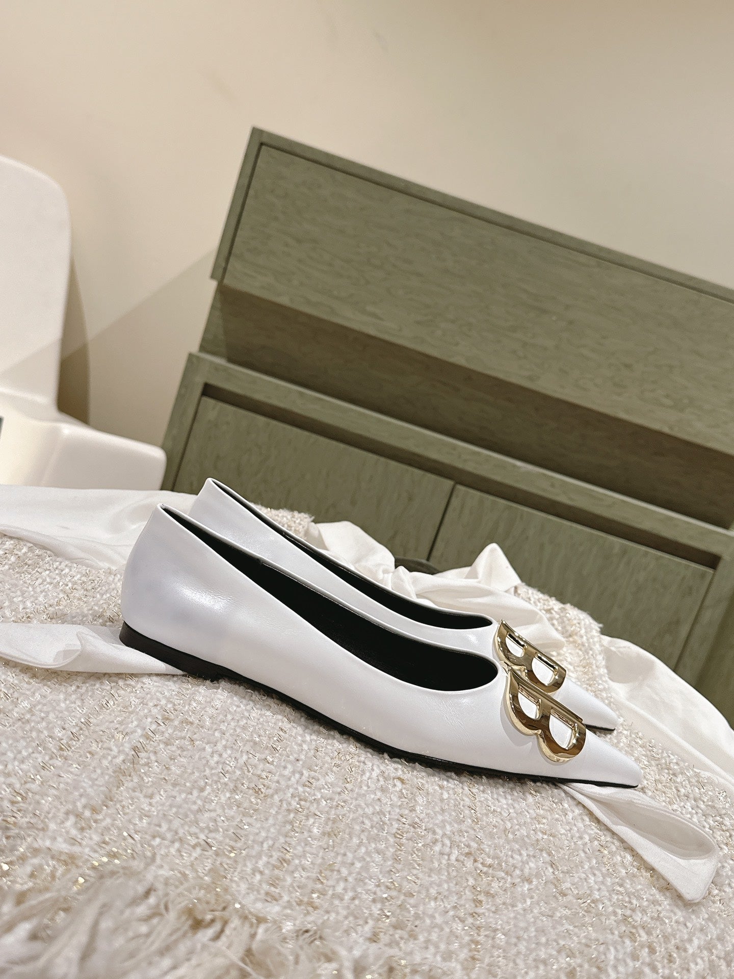 Balanciaga POINTED BB GOLD BUCKLE BALLET FLAT IN WHITE SHINY LAMBSKIN