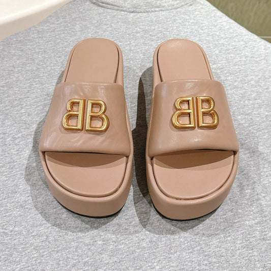 Balanciaga RISE SANDALS IN BEIGE SHINY LAMBSKIN GOLD BUCKLE