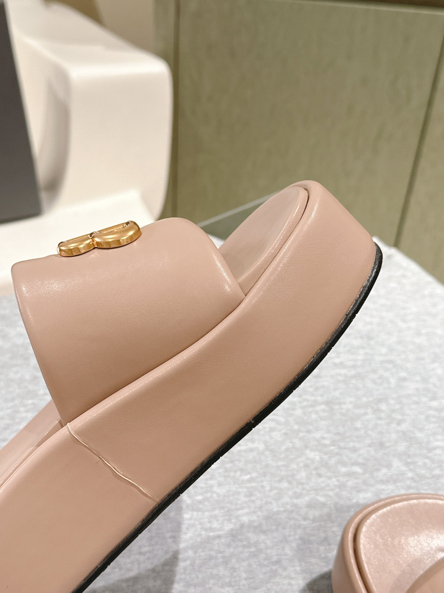 Balanciaga RISE SANDALS IN BEIGE SHINY LAMBSKIN GOLD BUCKLE
