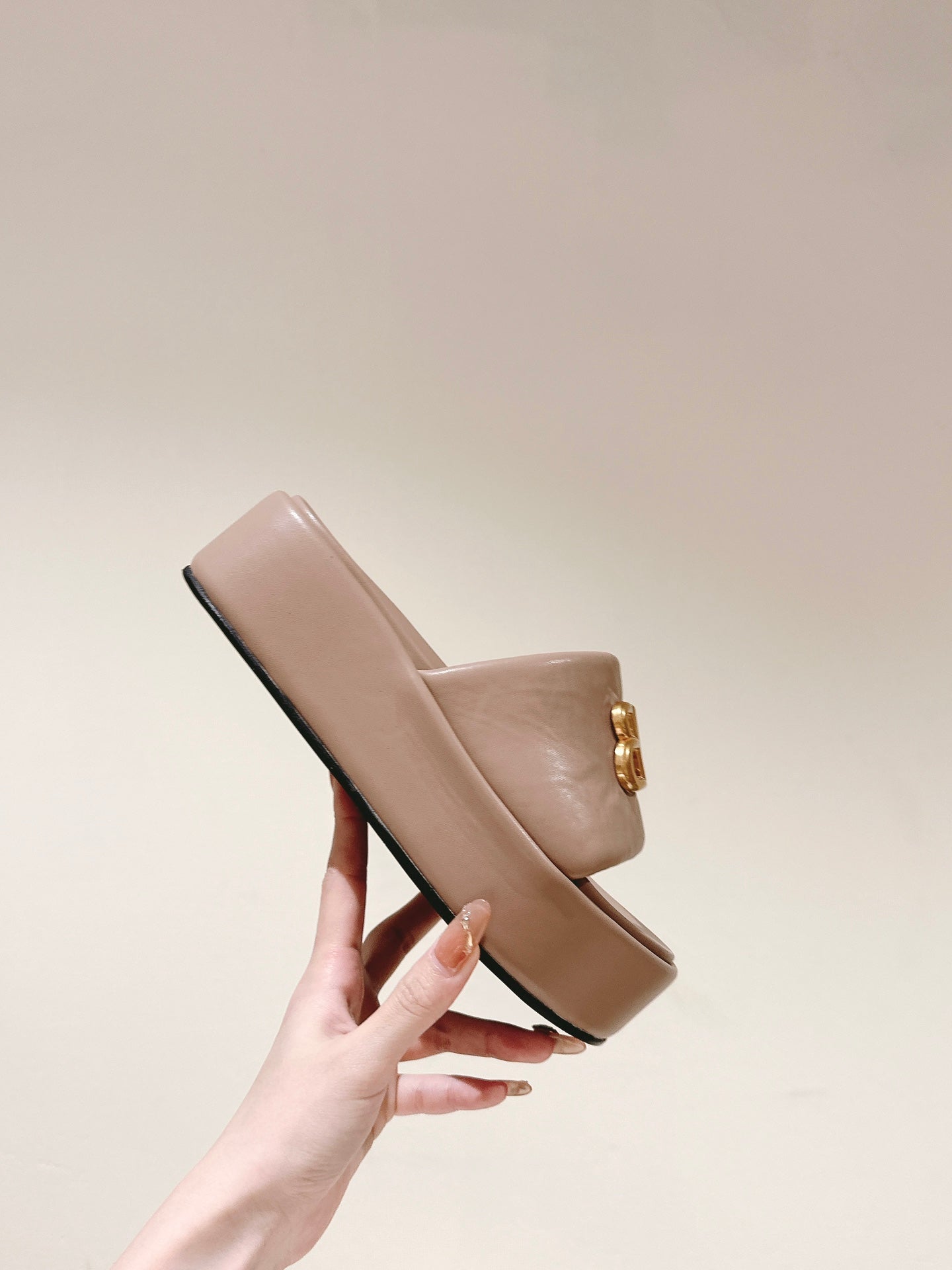 Balanciaga RISE SANDALS IN BEIGE SHINY LAMBSKIN GOLD BUCKLE