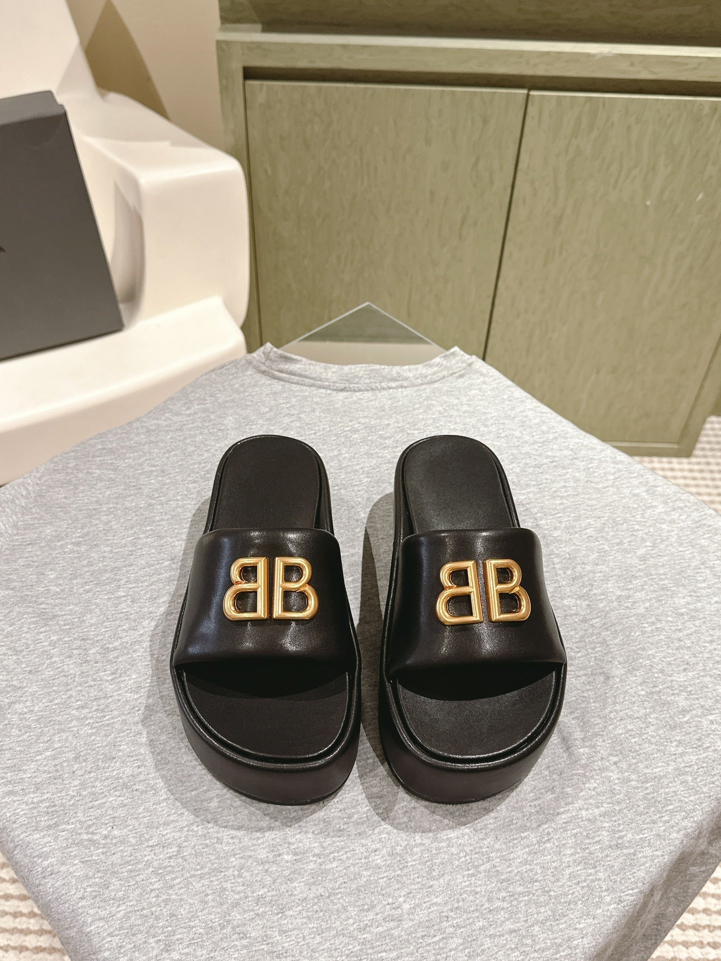 Balanciaga RISE SANDALS IN BLACK SHINY LAMBSKIN GOLD BUCKLE