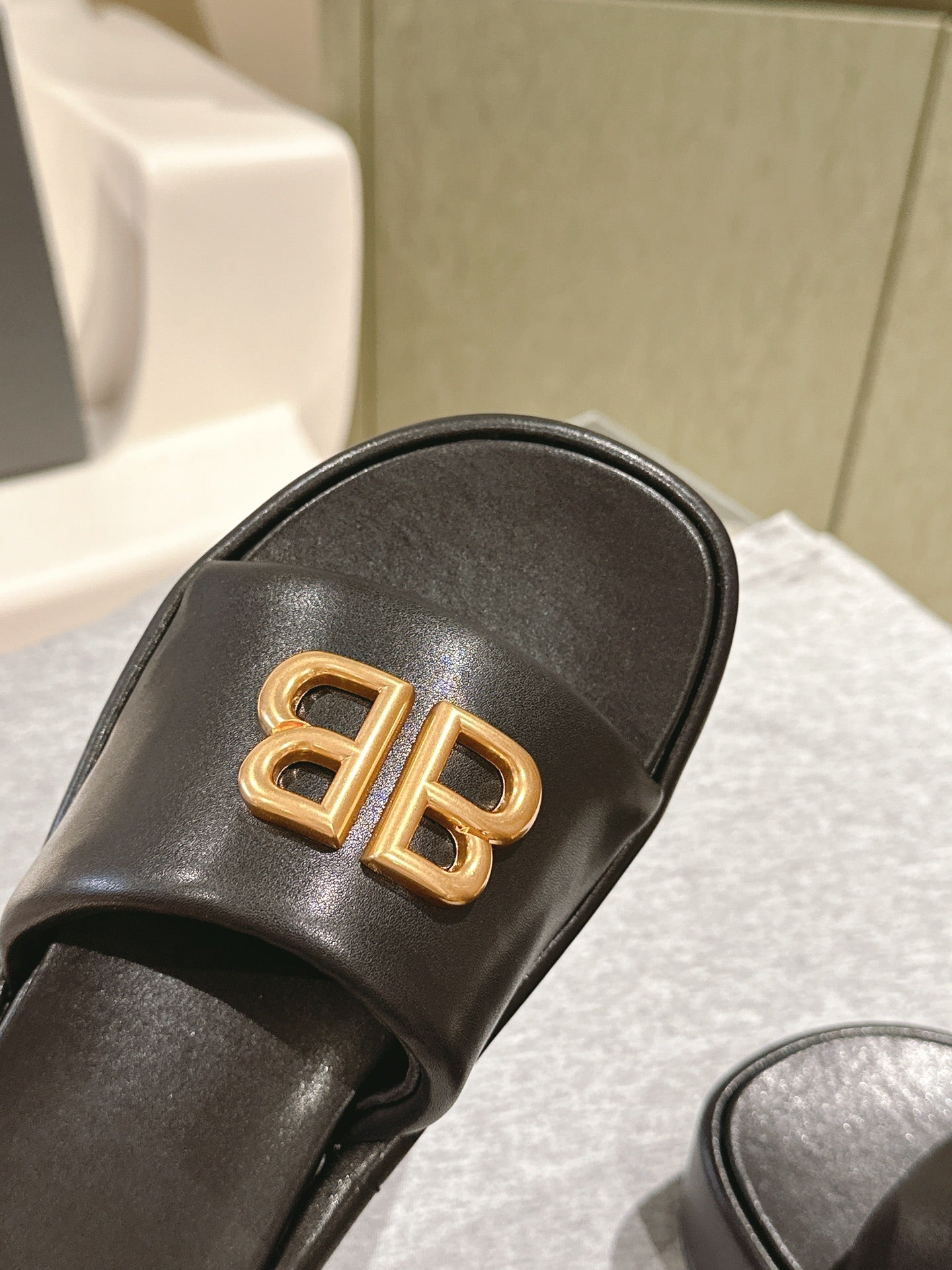 Balanciaga RISE SANDALS IN BLACK SHINY LAMBSKIN GOLD BUCKLE