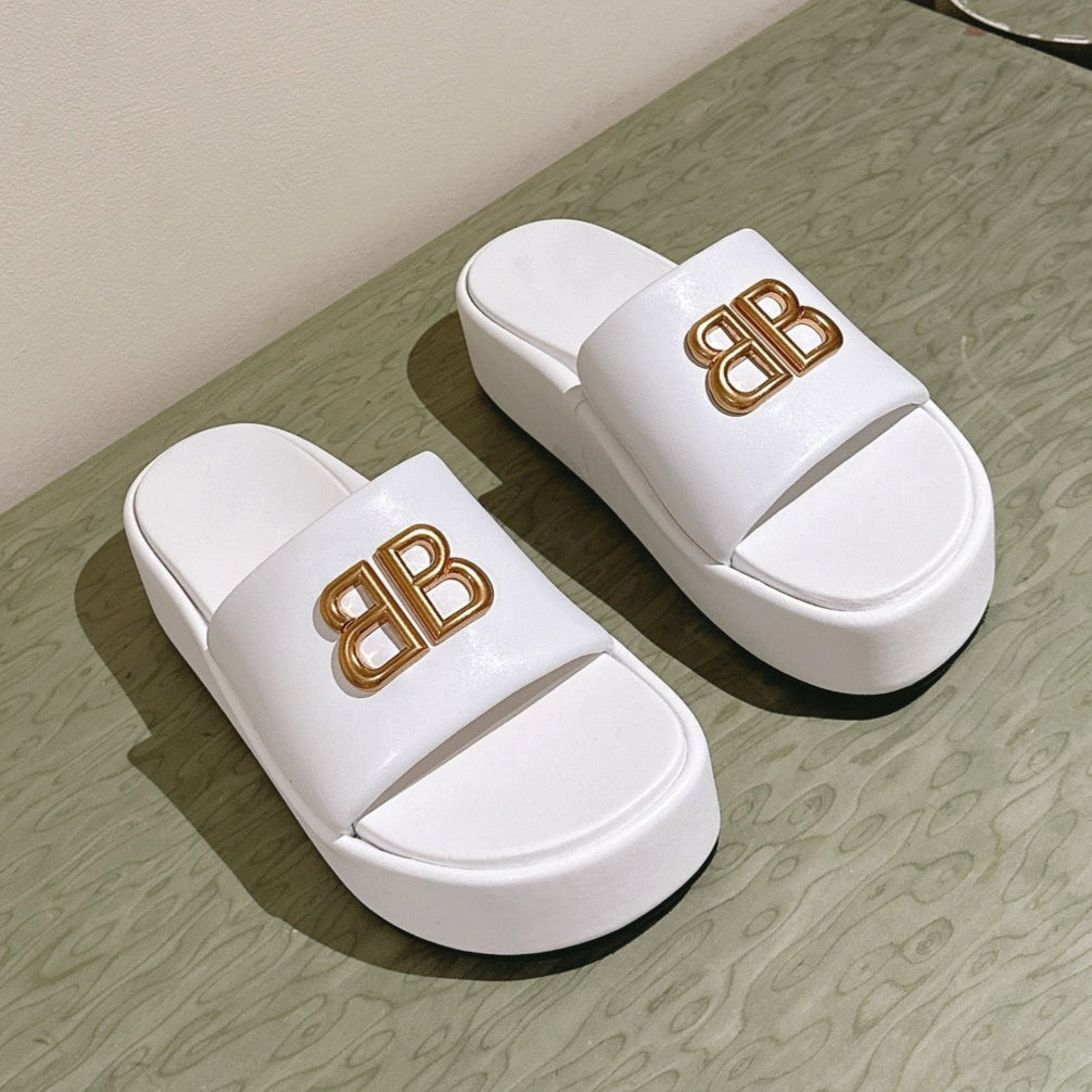 Balanciaga RISE SANDALS IN WHITE SHINY LAMBSKIN GOLD BUCKLE