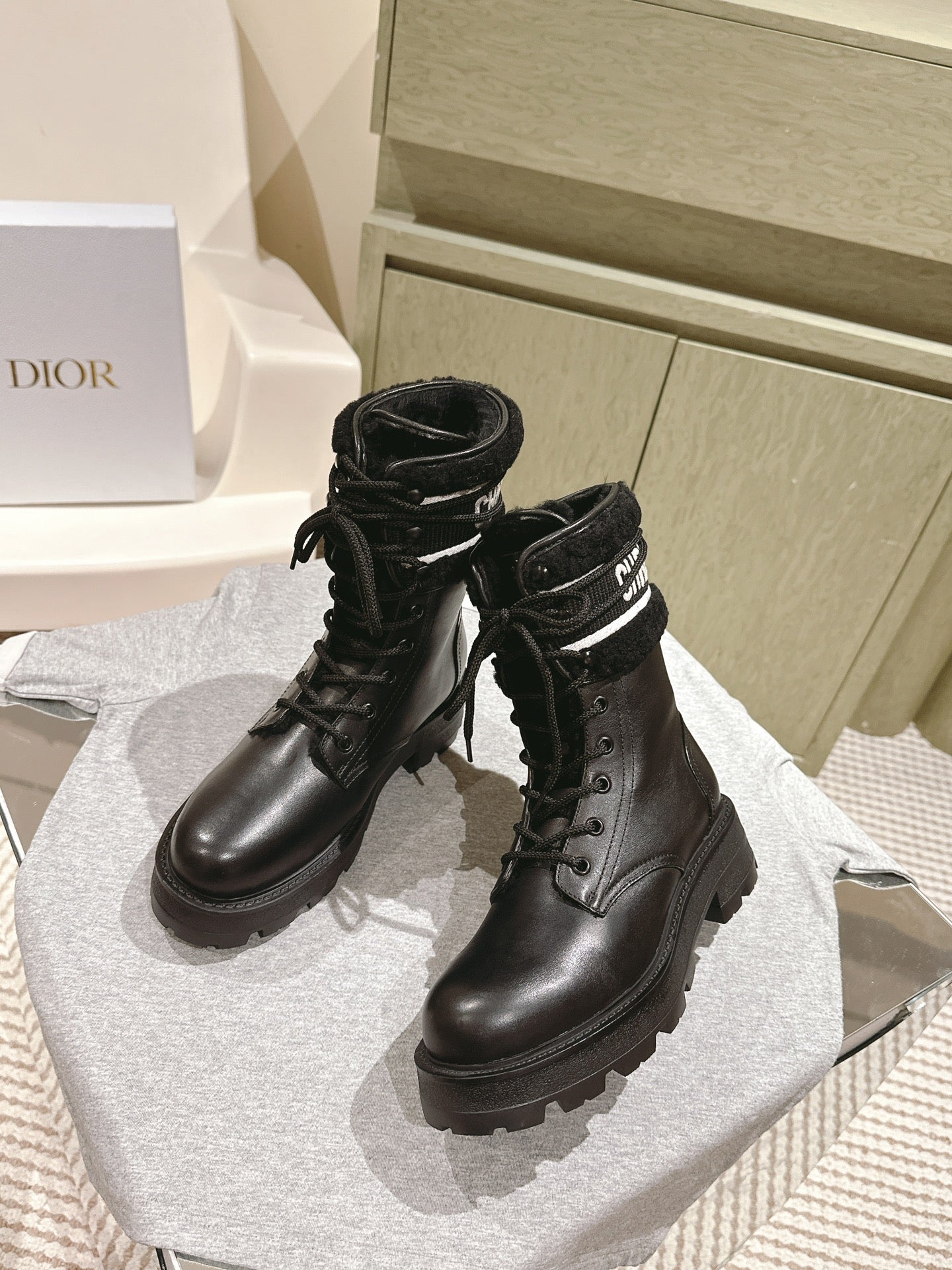 DIOR Ankle Boots In Black Calfskin With Wool Fleece Lining 995819