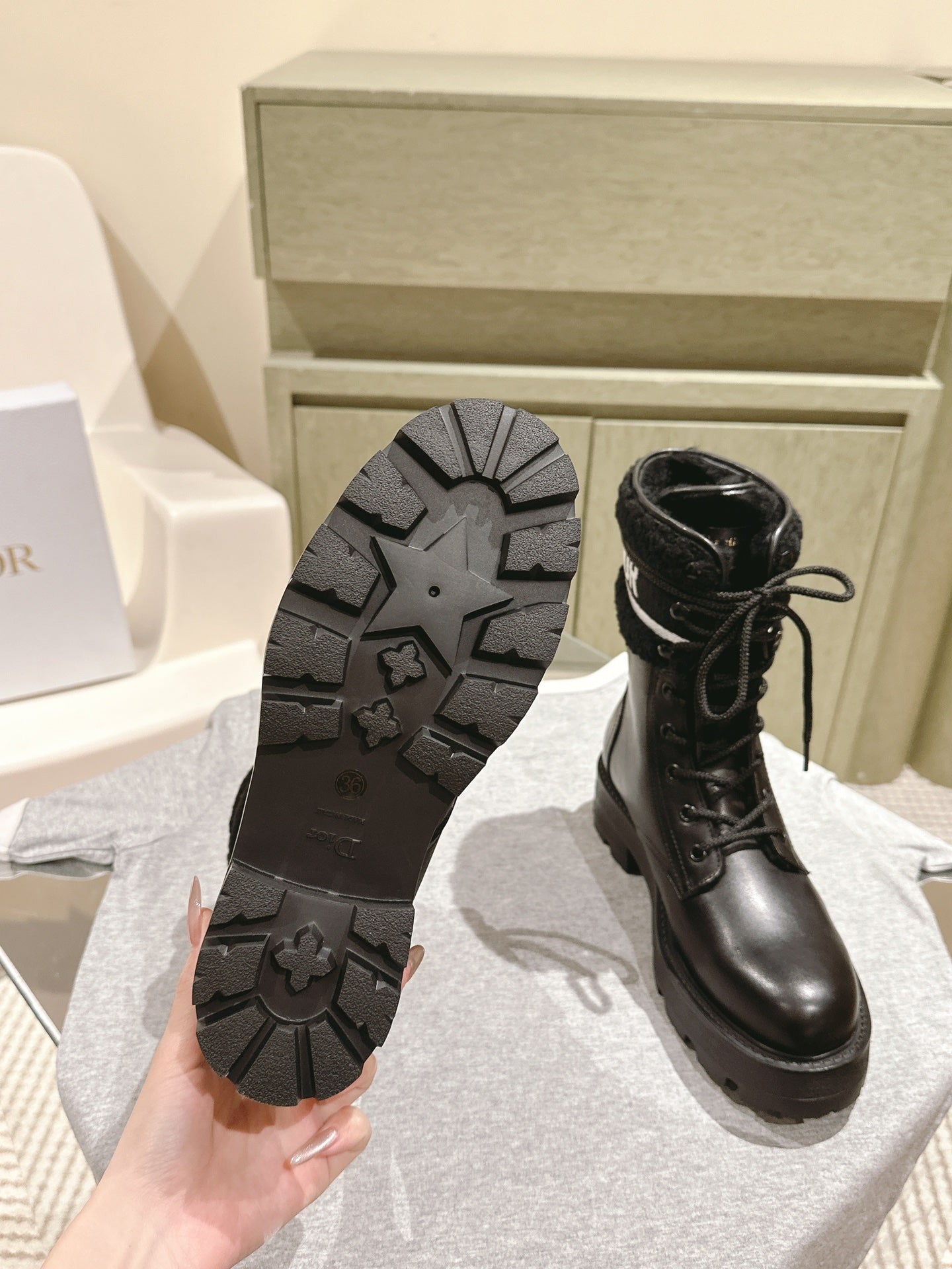 DIOR Ankle Boots In Black Calfskin With Wool Fleece Lining 995819
