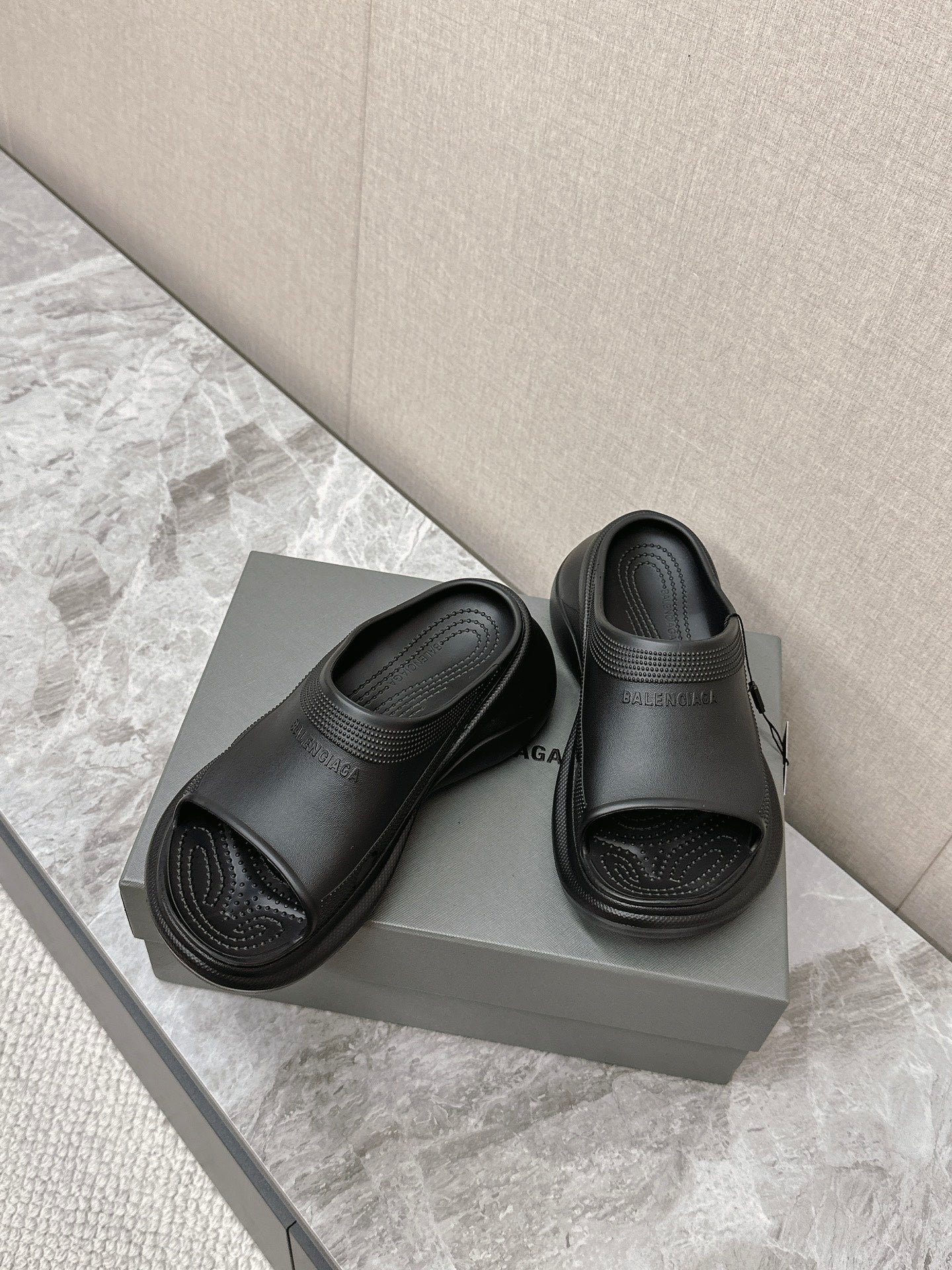 Balanciaga POOL CROCS SLIDE SANDAL IN BLACK RUBBER