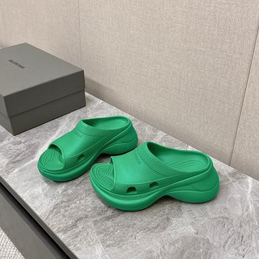 Balanciaga POOL CROCS SLIDE SANDAL IN GREEN RUBBER