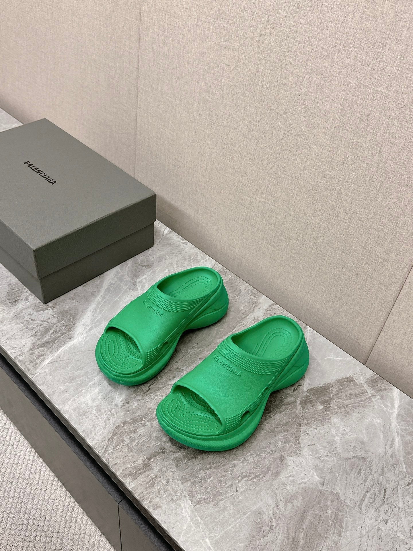 Balanciaga POOL CROCS SLIDE SANDAL IN GREEN RUBBER