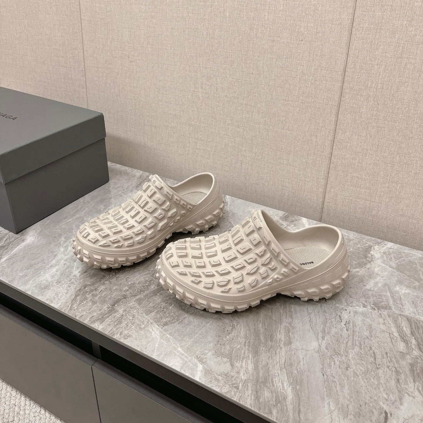 Balanciaga BOUNCER CLOG IN BEIGE RUBBER