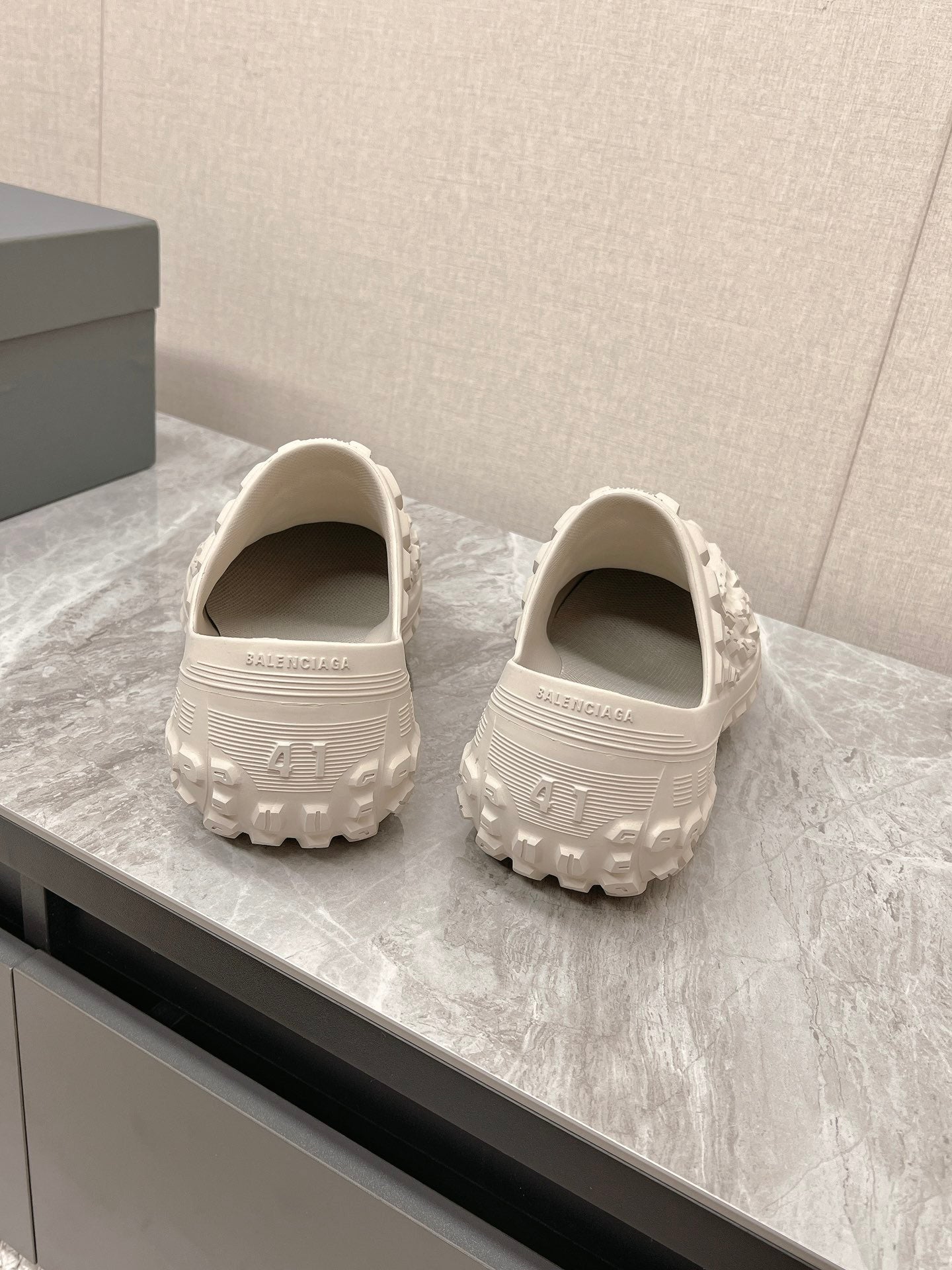 Balanciaga BOUNCER CLOG IN BEIGE RUBBER