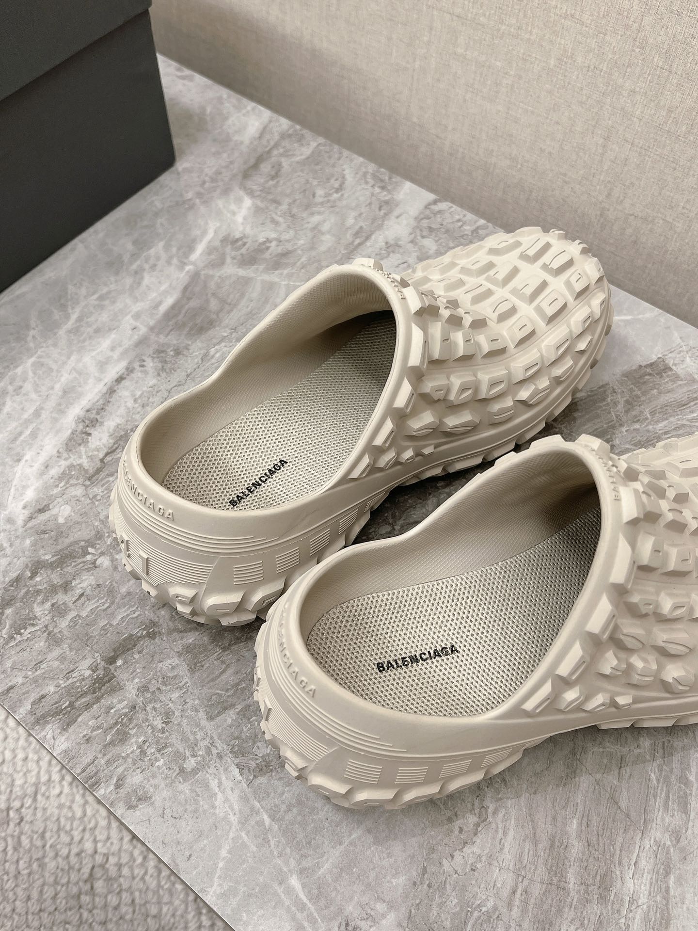 Balanciaga BOUNCER CLOG IN BEIGE RUBBER