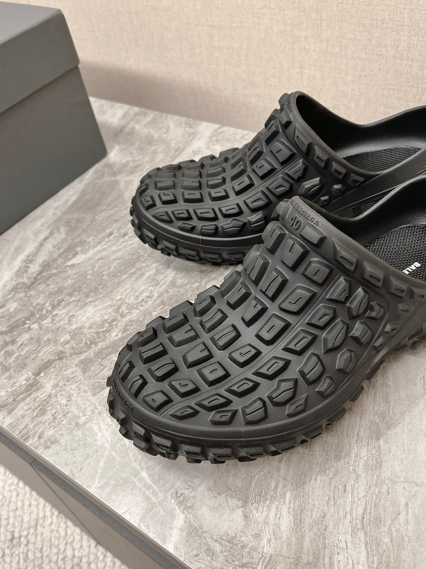 Balanciaga BOUNCER CLOG IN BLACK RUBBER