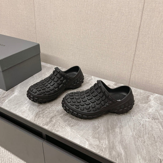 Balanciaga BOUNCER CLOG IN BLACK RUBBER