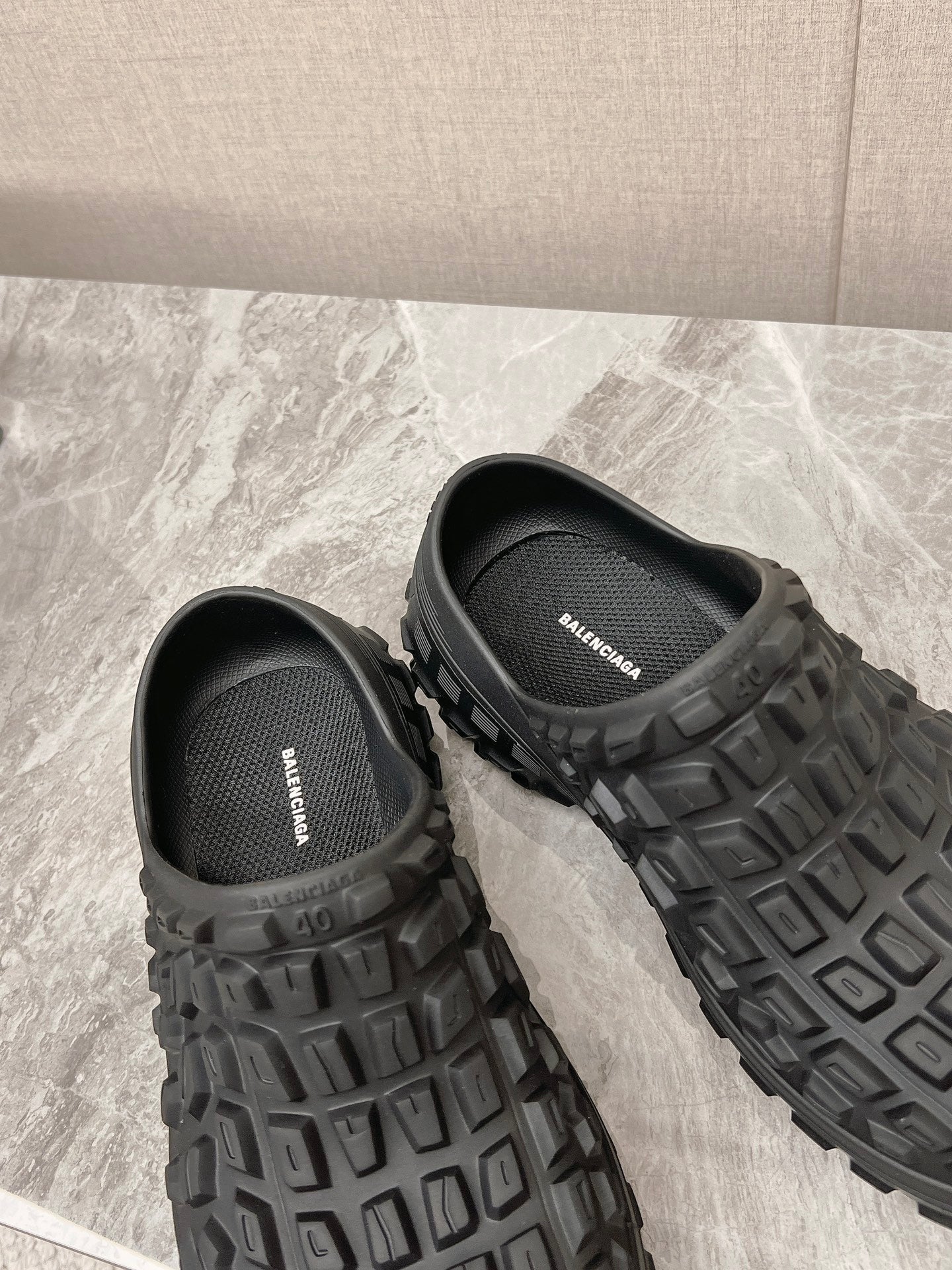 Balanciaga BOUNCER CLOG IN BLACK RUBBER