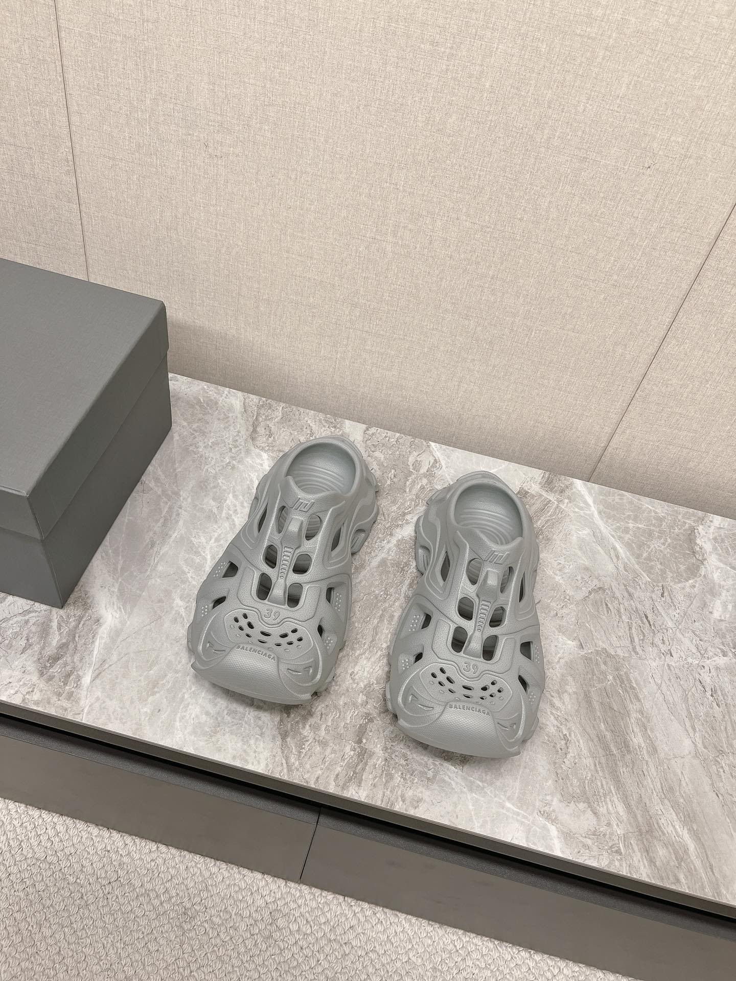 Balanciaga CUT-OUT MULES IN GRAY RUBBER