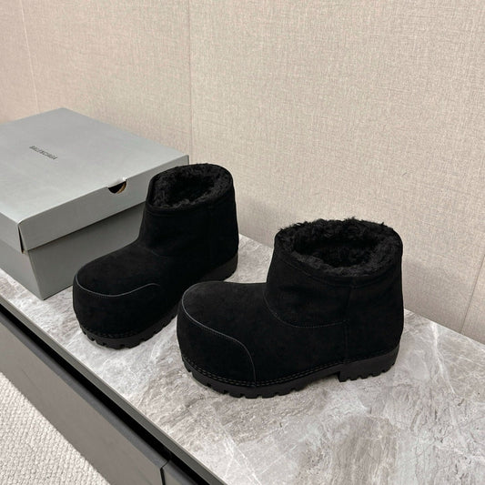 Balanciaga ALASKA BOOTIE IN BLACK SUEDE AND WOOL LINING
