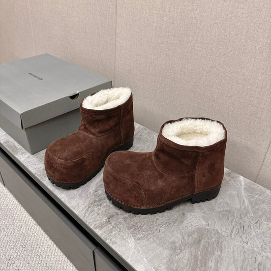 Balanciaga ALASKA BOOTIE IN CHOCOLATE SUEDE AND WOOL LINING