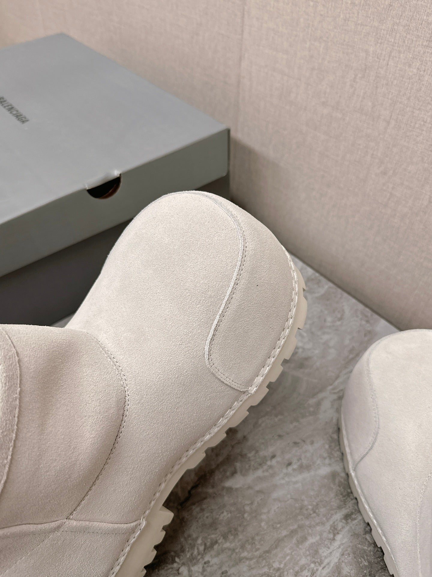 Balanciaga ALASKA BOOTIE IN WHITE SUEDE AND WOOL LINING