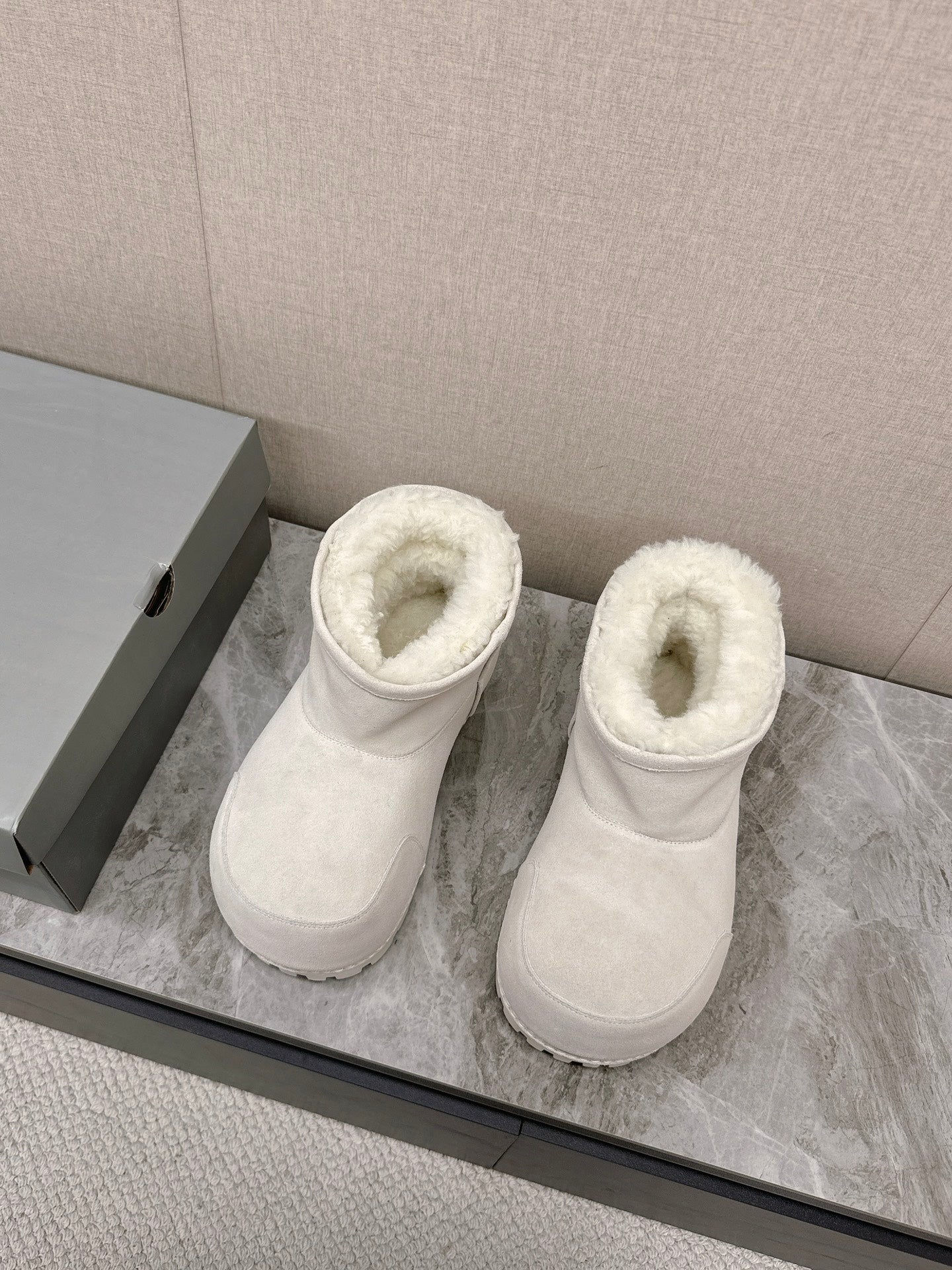 Balanciaga ALASKA BOOTIE IN WHITE SUEDE AND WOOL LINING