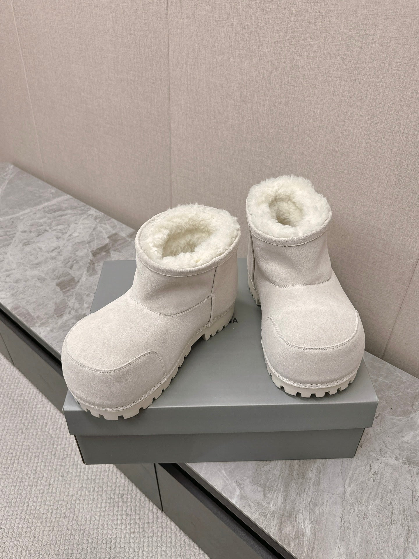 Balanciaga ALASKA BOOTIE IN WHITE SUEDE AND WOOL LINING