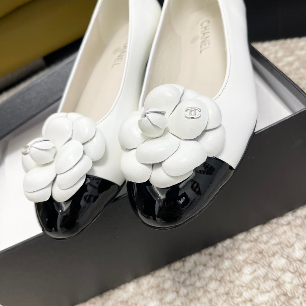 CHANEL ballet flat flower white calfskin black patent calfskin