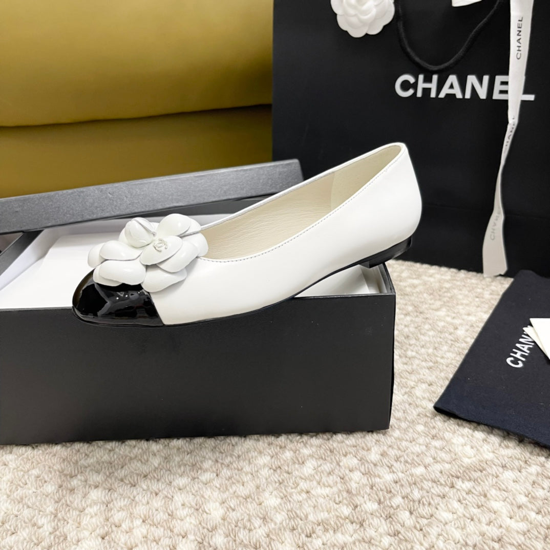 CHANEL ballet flat flower white calfskin black patent calfskin