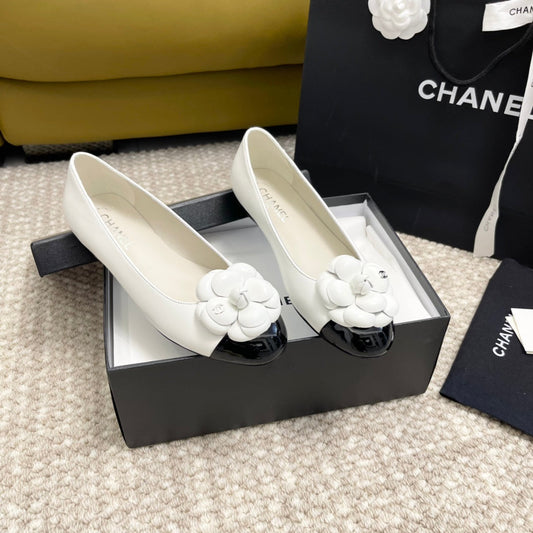 CHANEL ballet flat flower white calfskin black patent calfskin