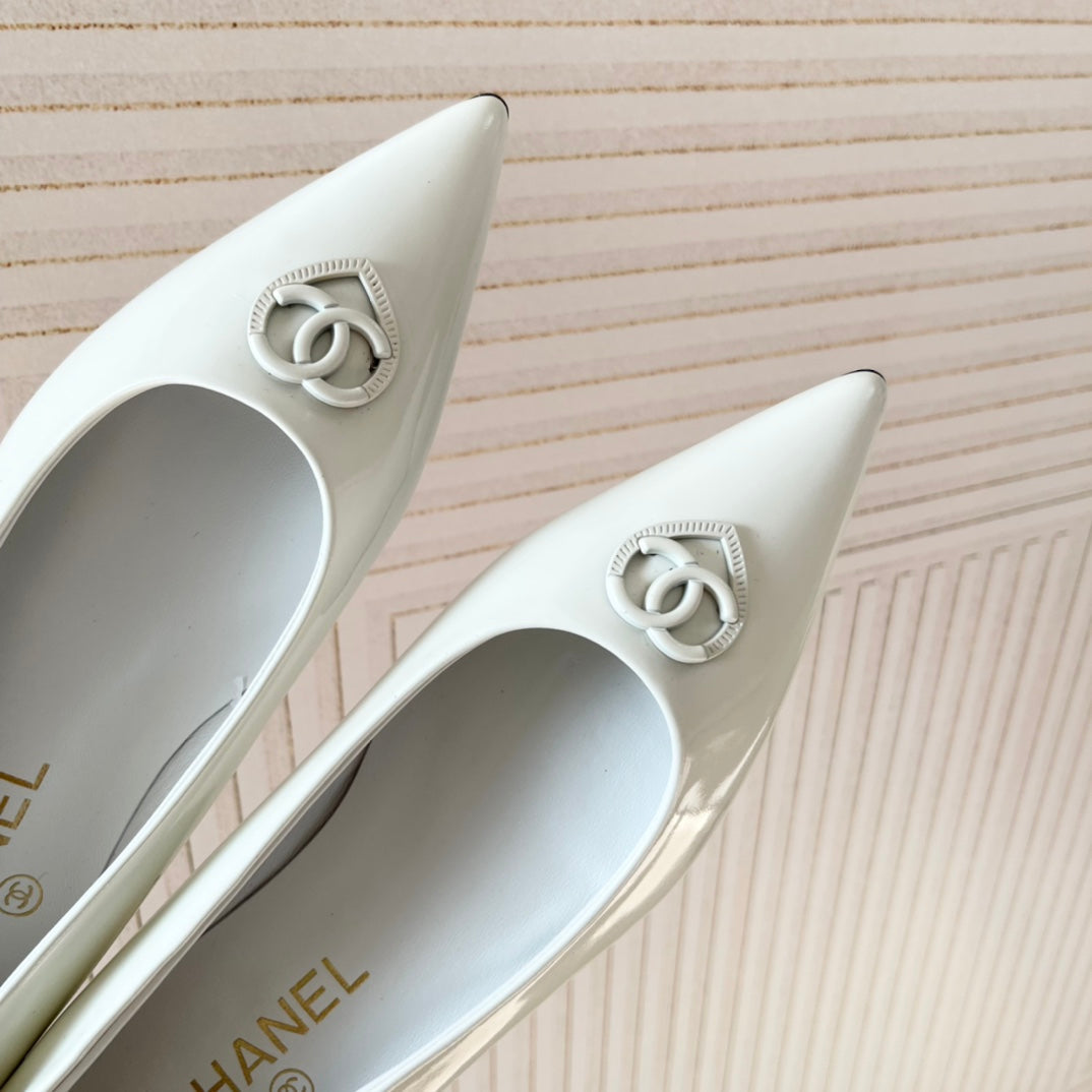 CHANEL Ballet In White Cowhide 151527