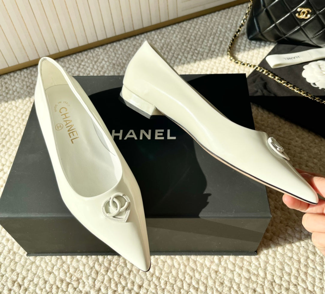CHANEL Ballet In White Cowhide 151527