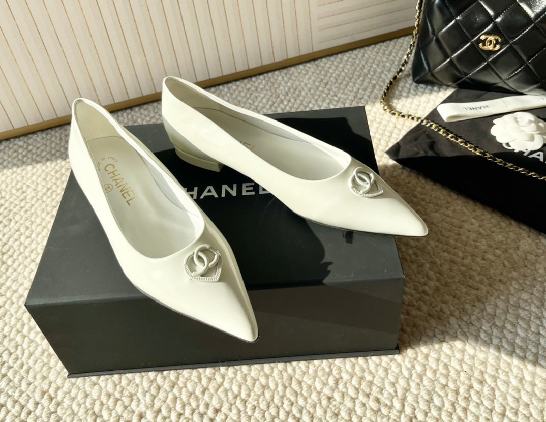 CHANEL Ballet In White Cowhide 151527