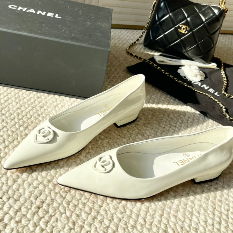 CHANEL Ballet In White Cowhide 151527