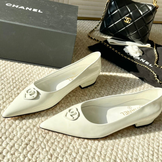 CHANEL Ballet In White Cowhide 151527