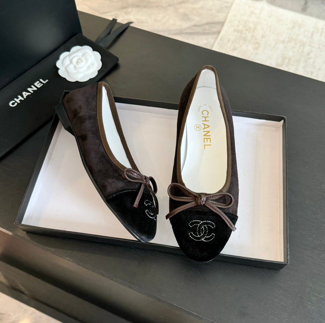 CHANEL ballet flat chocolate suede and black canvas