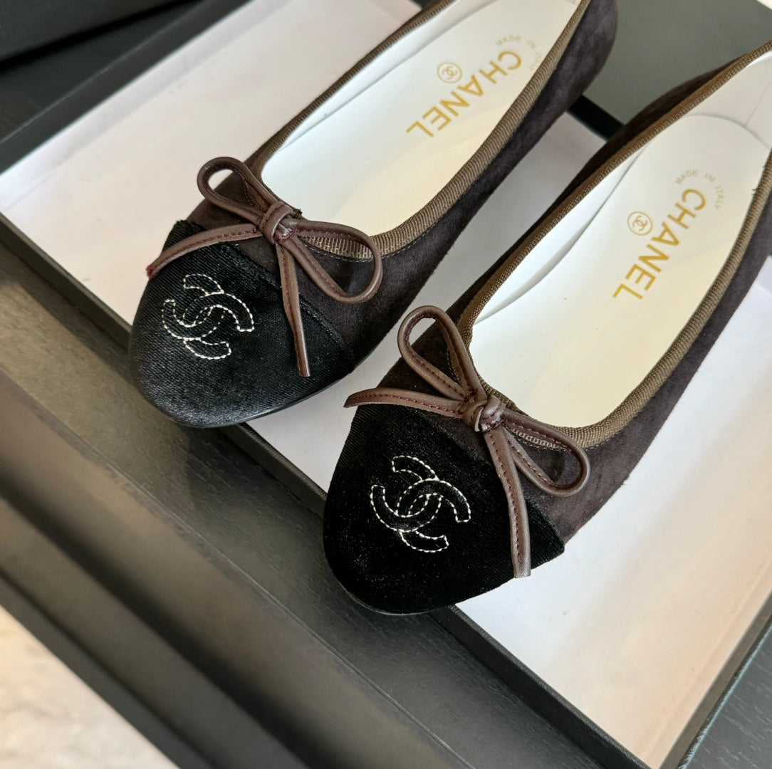 CHANEL ballet flat chocolate suede and black canvas