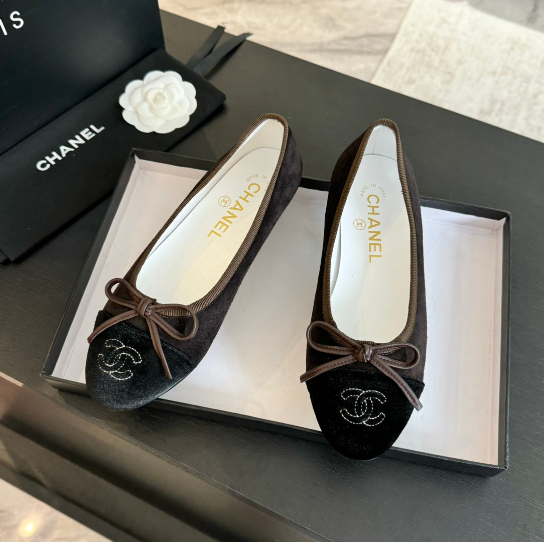 CHANEL ballet flat chocolate suede and black canvas
