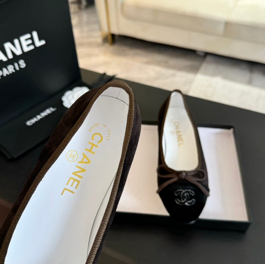 CHANEL ballet flat chocolate suede and black canvas