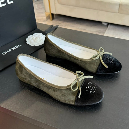 CHANEL ballet flat moss green suede  and black canvas