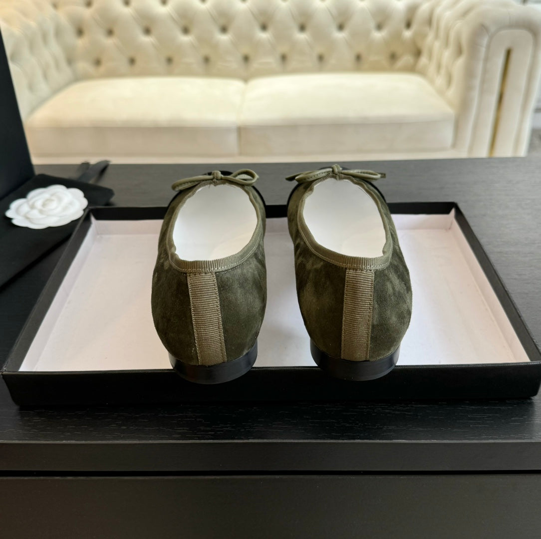 CHANEL ballet flat moss green suede  and black canvas