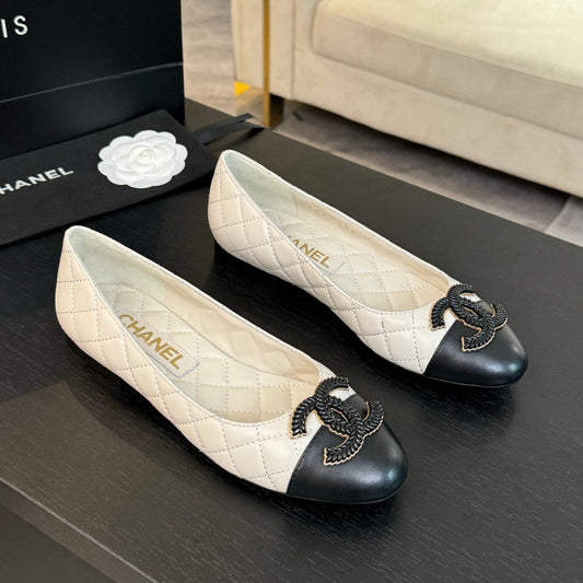 CHANEL ballet flat white quilted lambskin large black logo