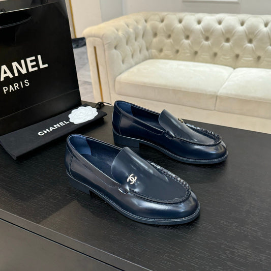 CHANEL 25C Moccasins Dark Blue Patent Leather