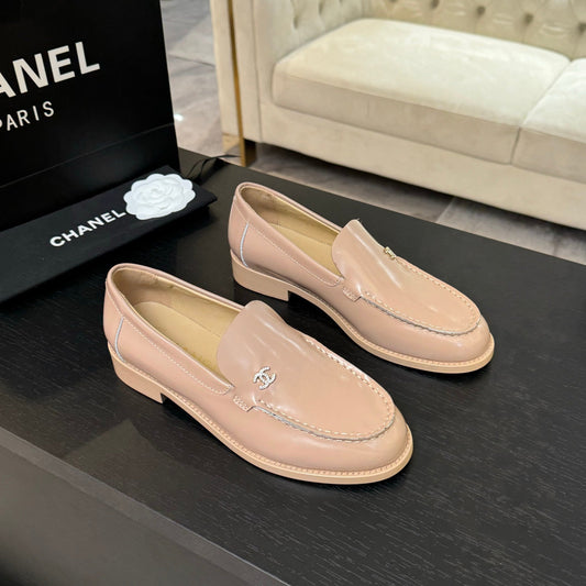 CHANEL 25C Moccasins Beige Patent Leather