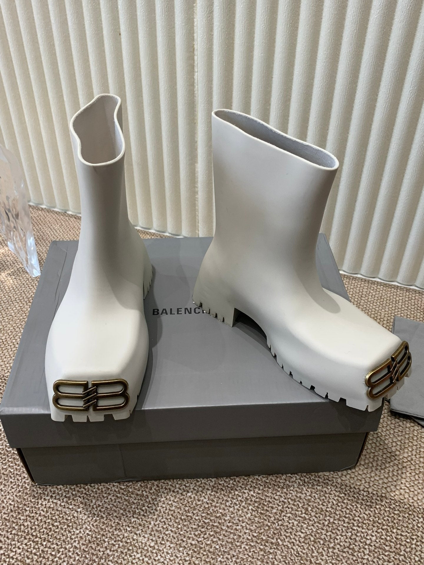 Balanciaga WHITE SCULPTED RUBBER BOOTS WITH GOLD MONOGRAM