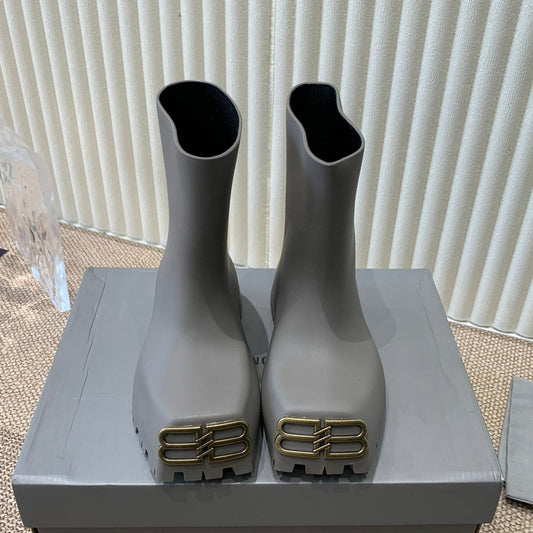Balanciaga MATTE GRAY SCULPTED RUBBER BOOTS WITH GOLD MONOGRAM
