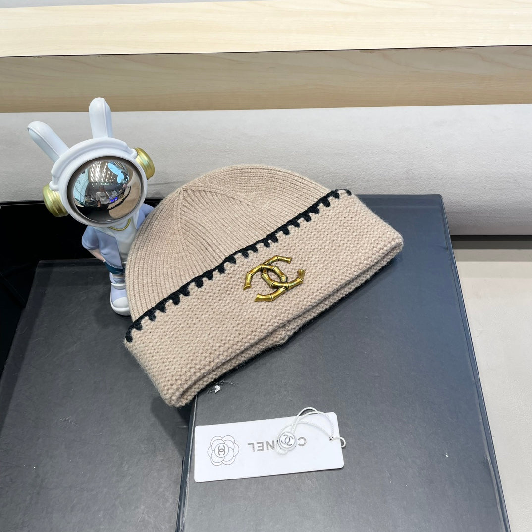 CHANEL BEANIE HAT IN CAMEL BEIGE WOOL 419781