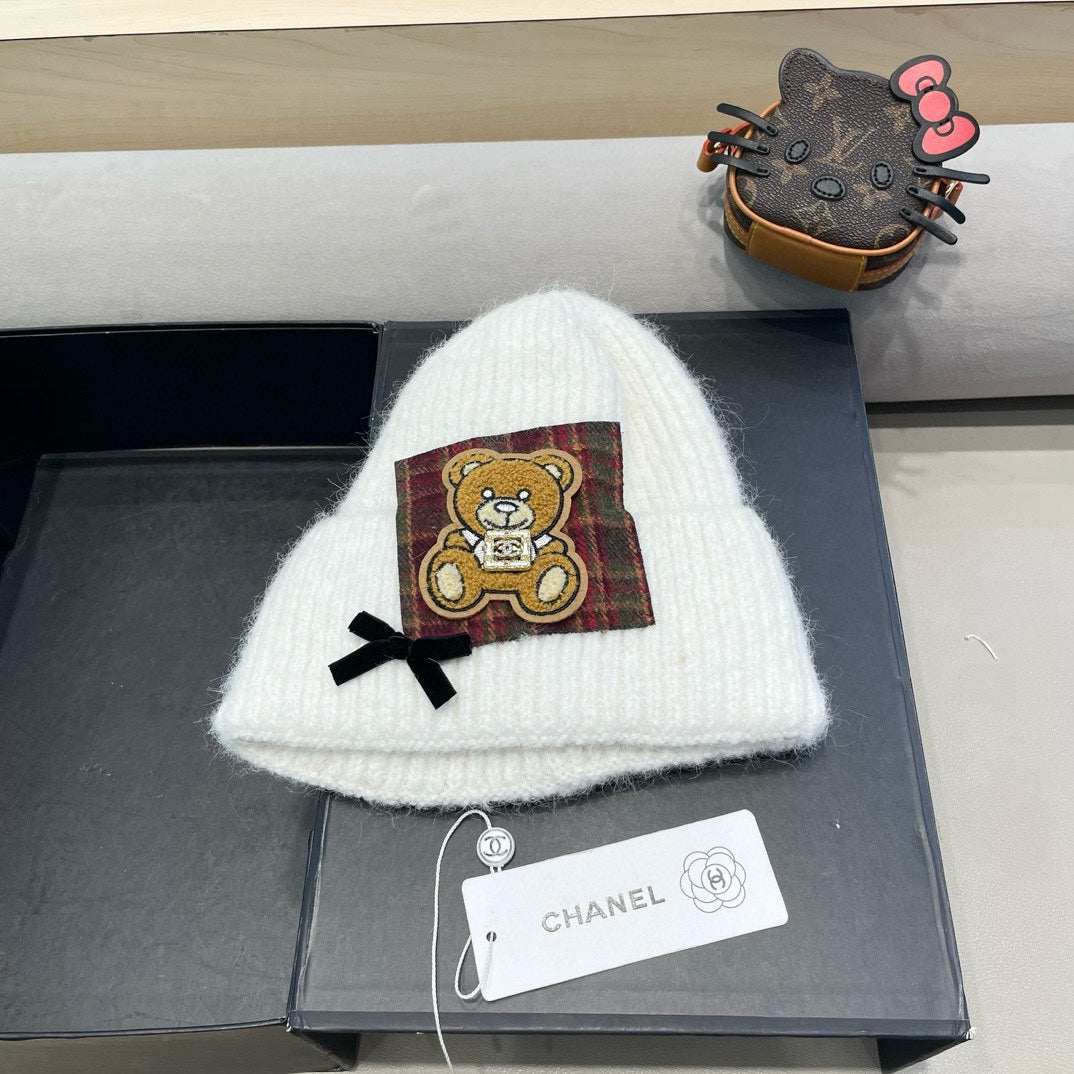 CHANEL BEANIE HAT IN WHITE WOOL WITH BOW 421253