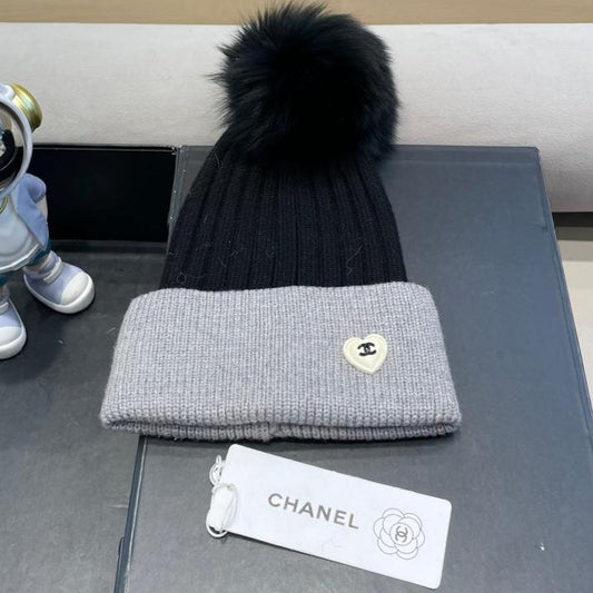 CHANEL BEANIE HAT IN BLACK MIX LIGHT GRAY WOOL 421050