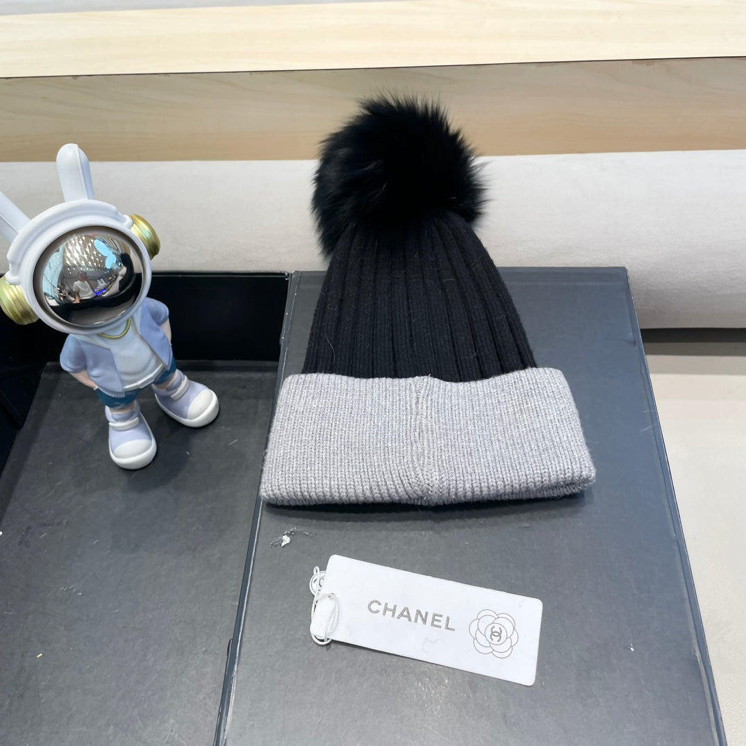 CHANEL BEANIE HAT IN BLACK MIX LIGHT GRAY WOOL 421050