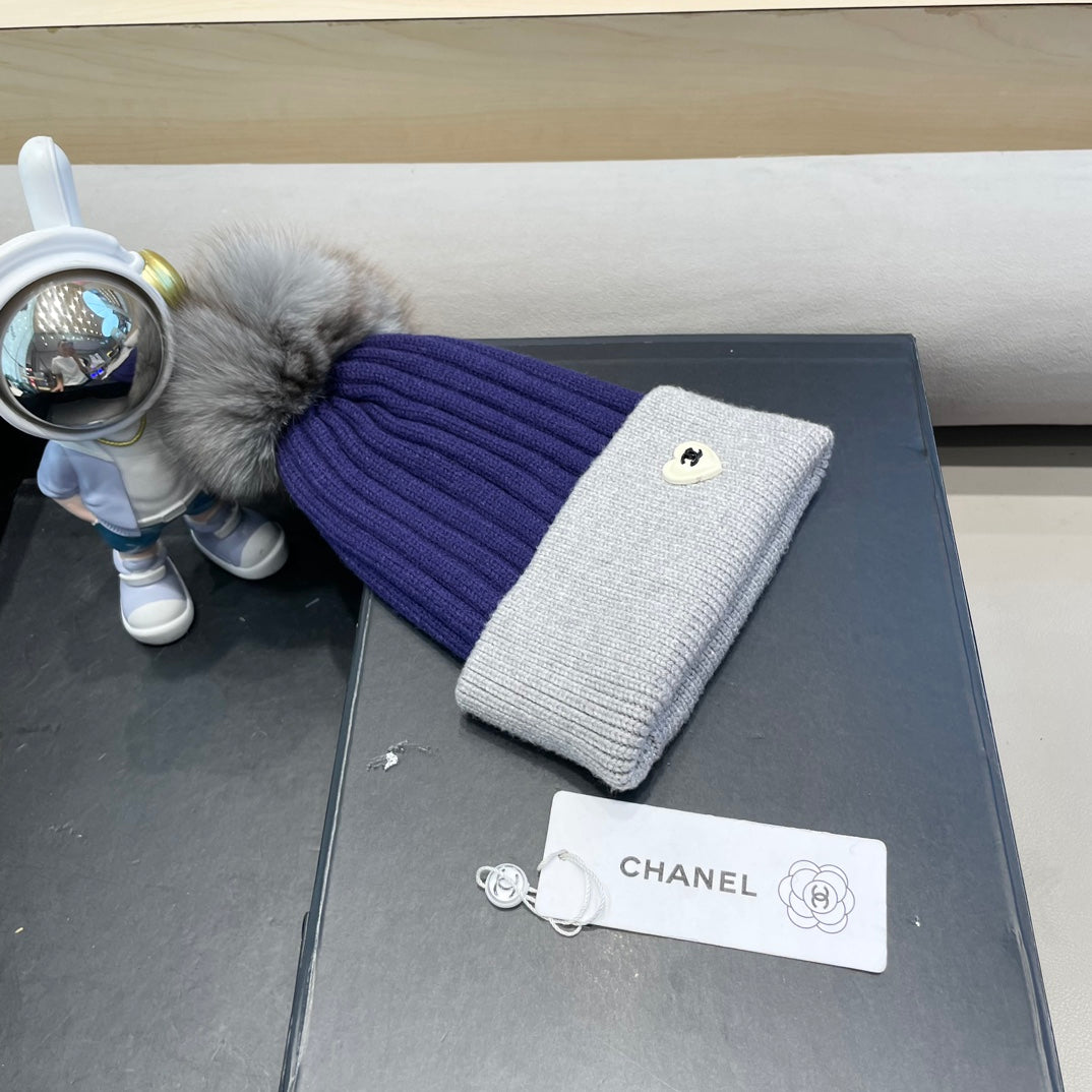 CHANEL BEANIE HAT IN BERRY BLUE MIX LIGHT GRAY WOOL 421052